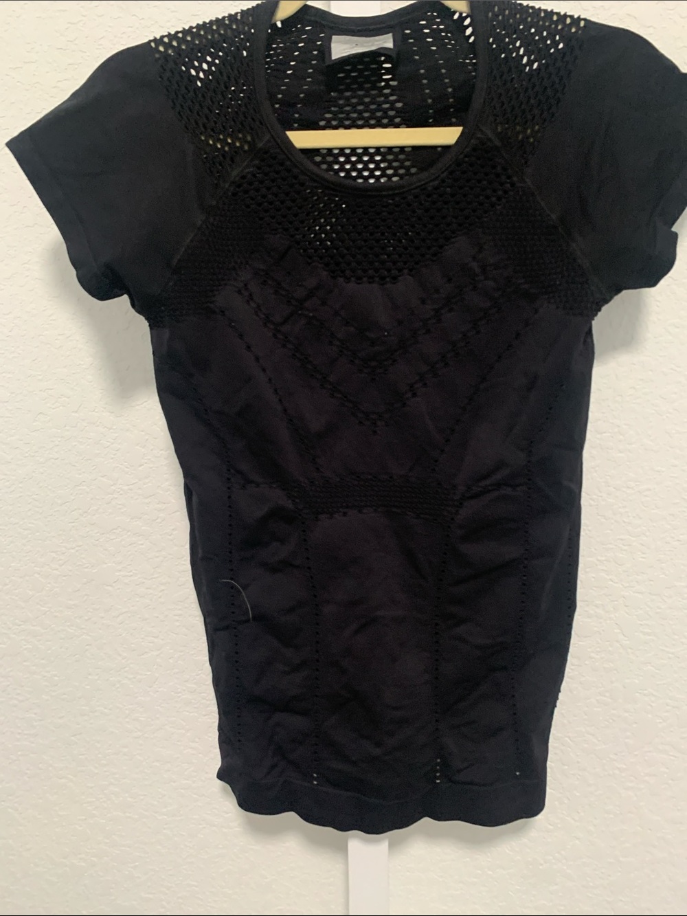 Athleta Oxygen Black Short Sleeve Perforated Seamless Short Sleeve Tee Shirt - Picture 4 of 8